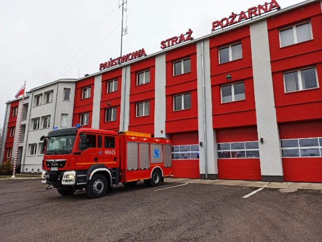 Strażacy z Kraśnika kupili ciężki samochód gaśniczy. Nowy MAN zastąpi starego Jelcza (zdjęcia)