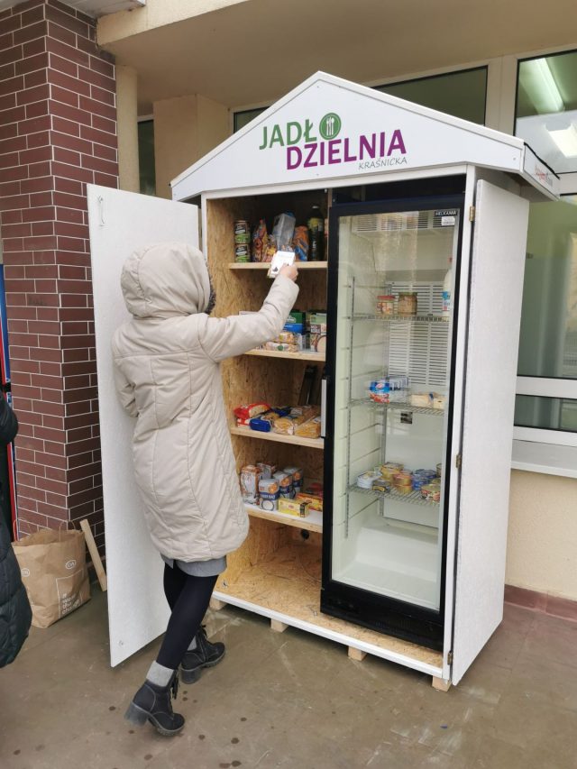 W Kraśniku ruszyła Jadłodzielnia. Mieszkańcy mogą się dzielić nadwyżkami żywności z potrzebującymi (zdjęcia)