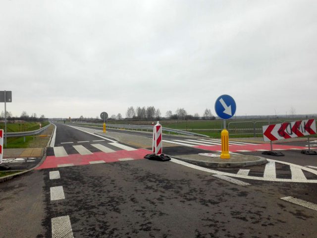 Mieszkańcy na tę trasę czekali od wielu lat. Jutro otwarta zostanie obwodnica Stężycy (zdjęcia)