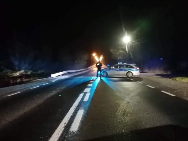 Widząc, że nie ma szans na ucieczkę przed policją, wyciągnął broń. Strzelił sobie w głowę, zginął na miejscu  (zdjęcia)