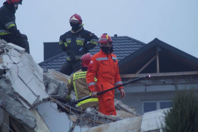 Wybuch gazu w Puławach. Strażacy odnaleźli w gruzach zawalonego domu dwa ciała (zdjęcia)