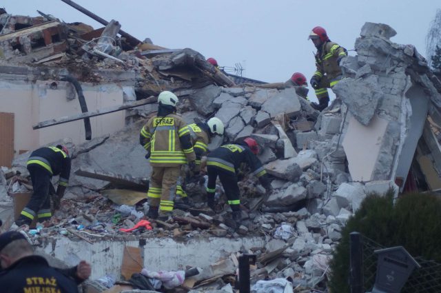 W wybuchu w Puławach zginęła jedna osoba, spod gruzów wydobyto zwłoki kobiety (zdjęcia)