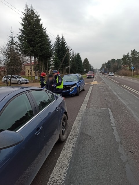 Zderzenie dwóch pojazdów na wjeździe do Kraśnika (zdjęcia)