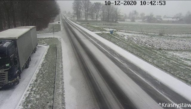 Coraz gorsze warunki do jazdy na drogach w regionie. Opady marznące i śnieg w woj. lubelskim (zdjęcia)
