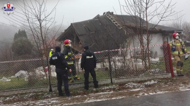Po wybuchu gazu doszło do zawalenia części domu. W środku znajdował się 77-latek (zdjęcia)