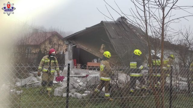 Po wybuchu gazu doszło do zawalenia części domu. W środku znajdował się 77-latek (zdjęcia)