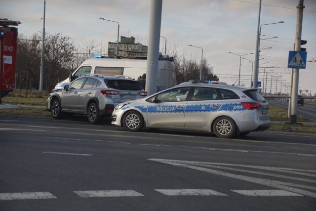Zderzenie subaru z toyotą na skrzyżowaniu w Lublinie (zdjęcia)