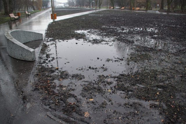 W Parku Ludowym zostaną wprowadzone rozwiązania zastępcze. Wystąpiły pierwsze akty wandalizmu (zdjęcia)