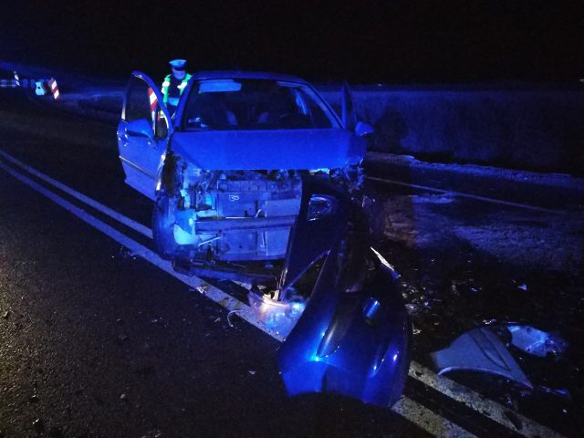 Nocny wypadek na trasie Lublin- Kraśnik. Czołowo zderzyły się dwa auta (zdjęcia)