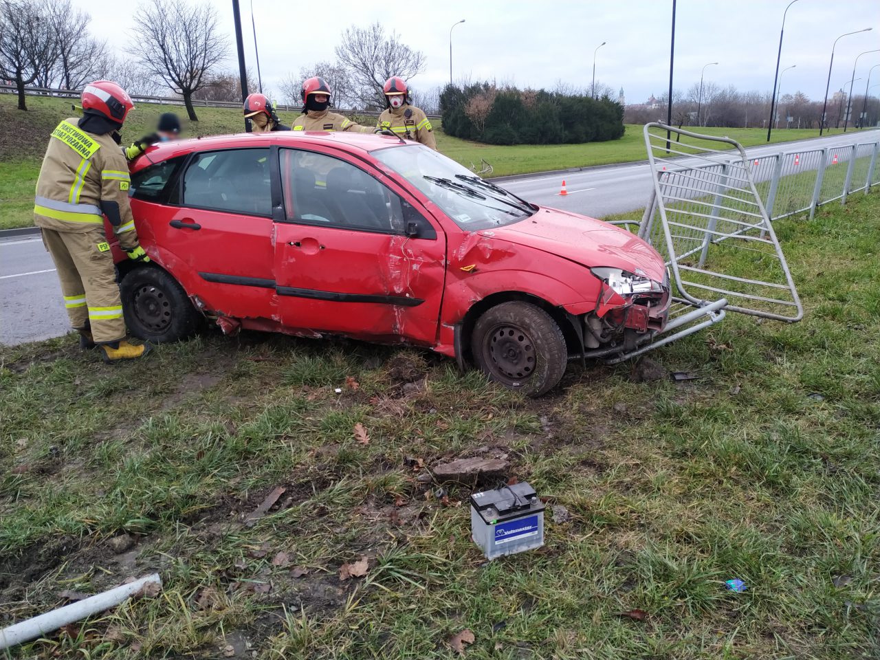 Przesadził z prędkością na łuku jezdni przy młynie