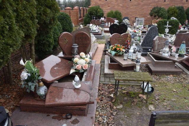 Nieznani sprawcy zniszczyli ponad 20 nagrobków na cmentarzu w Łęcznej (zdjęcia)
