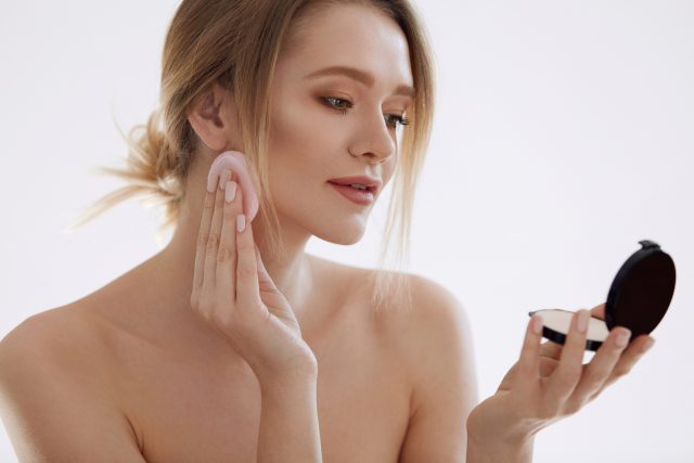 Dermokosmetyki do makijażu – czy warto w nie inwestować?