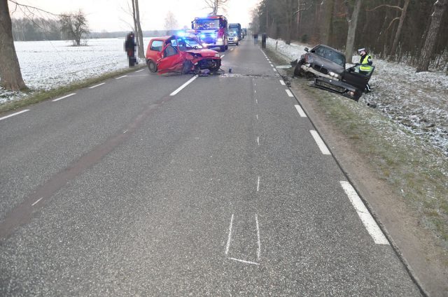 18-latek w BMW doprowadził do groźnego wypadku. Dwie osoby w szpitalu (zdjęcia)