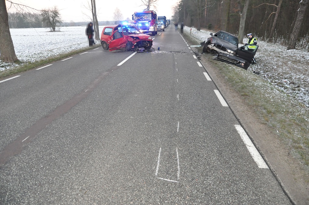 18latek w BMW doprowadził do groźnego wypadku. Dwie osoby