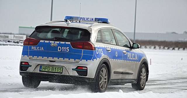 Lubelscy policjanci doskonalili technikę jazdy w zimowych warunkach (wideo, zdjęcia)