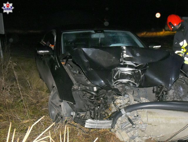 Kierowca mercedesa, który ściął słup energetyczny, był pijany (zdjęcia)