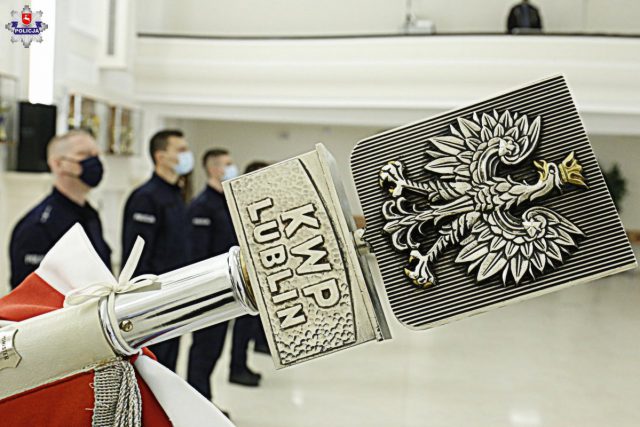 Nowi policjanci w lubelskim garnizonie. Ślubowanie złożyło 5 funkcjonariuszy (zdjęcia)