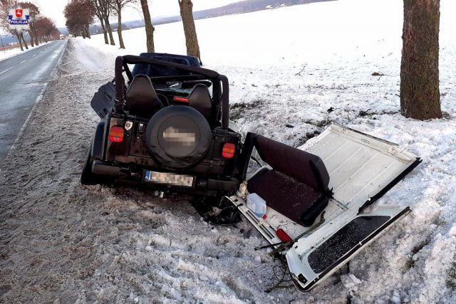 Na trasie Annopol – Kraśnik pojazd wypadł z drogi. Wprowadzono ruch wahadłowy (zdjęcia)