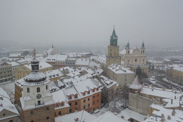 Lublin pod śniegową pierzyną. Zobacz zdjęcia z drona
