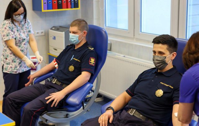 Ponad 100 funkcjonariuszy Straży Ochrony Kolei oddało osocze ozdrowieńców oraz krew (zdjęcia)