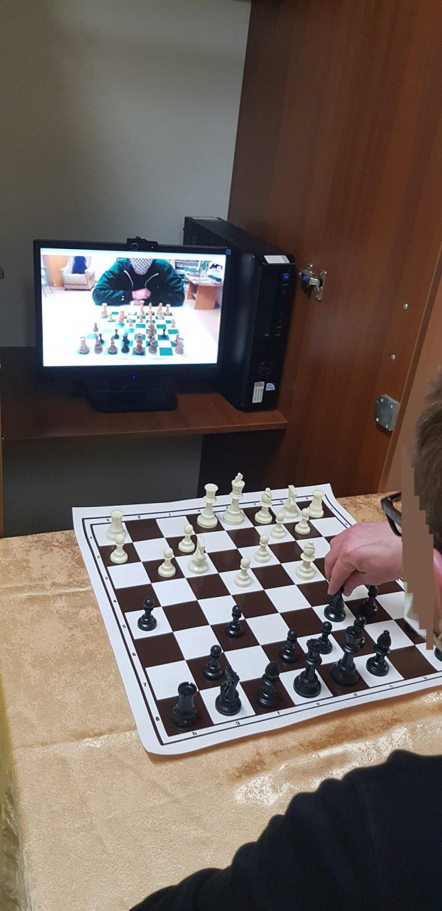 Osadzeni rozegrali turniej szachowy online (zdjęcia)
