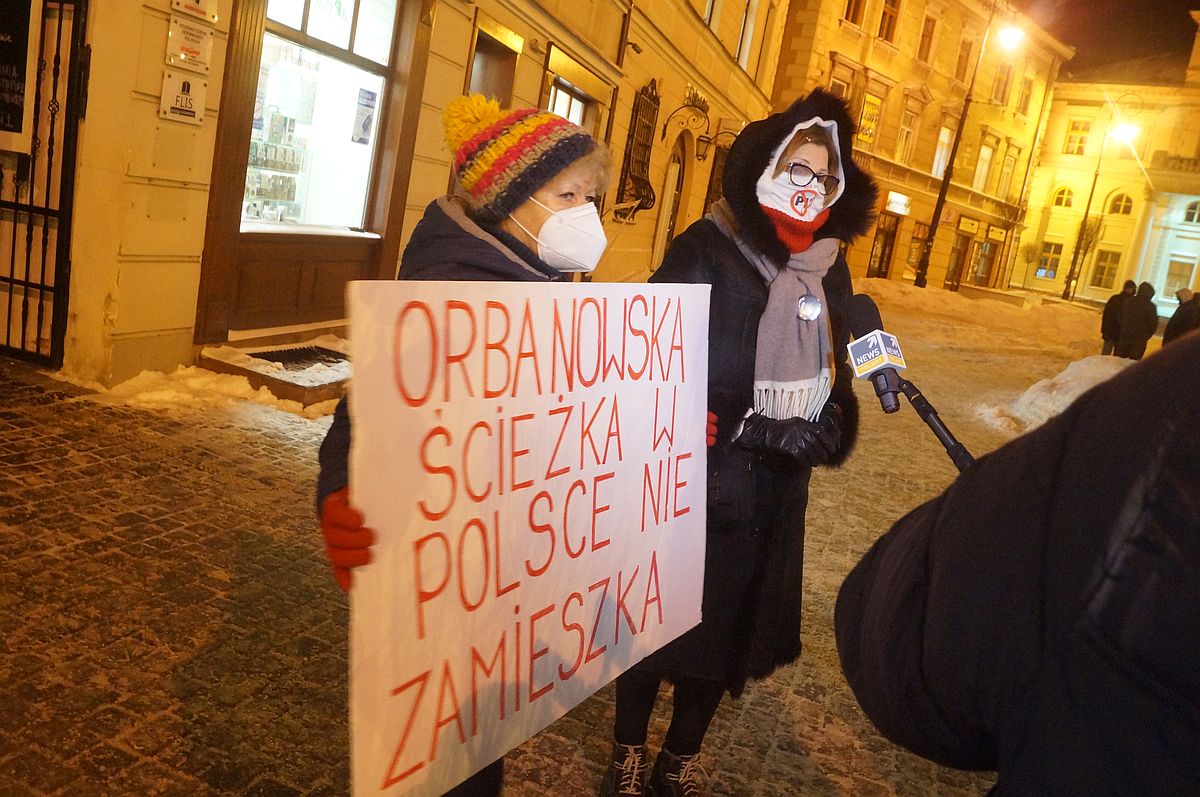 Stanęli w obronie niezależnych mediów. Pikiety w Lublinie, Puławach i Białej Podlaskiej (zdjęcia)