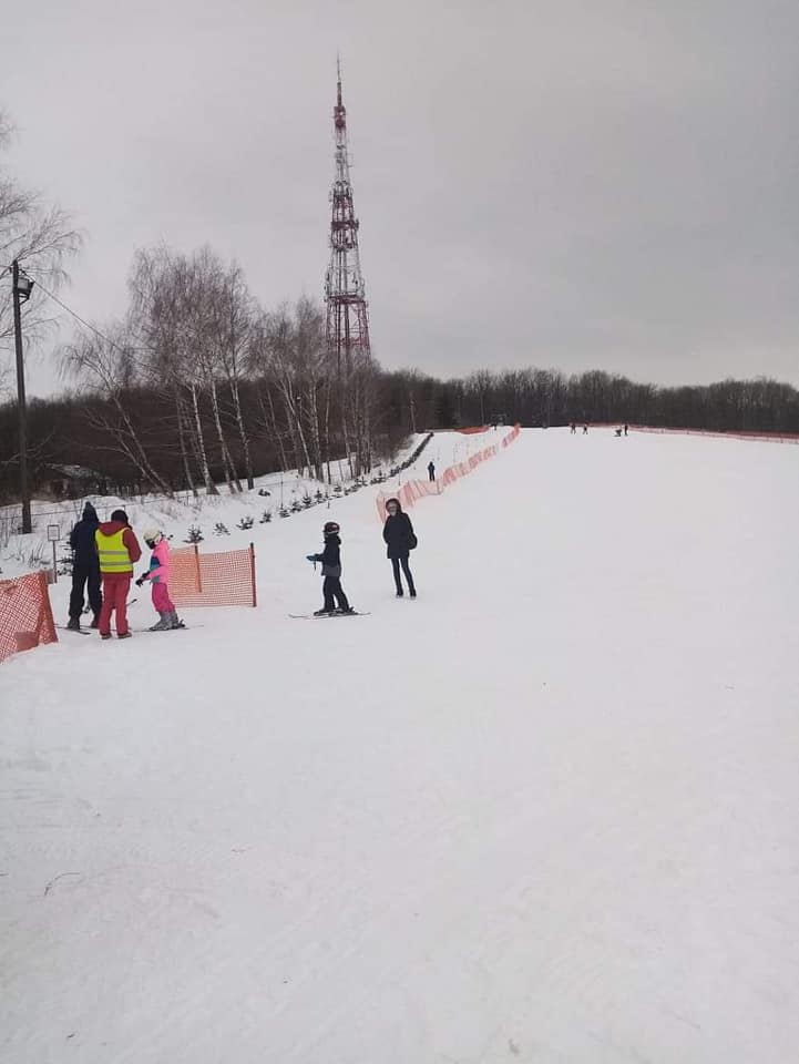 Mieszkańcy Chełma mogą wybierać między łyżwami a nartami. W mieście działa lodowisko i stok narciarski (zdjęcia)