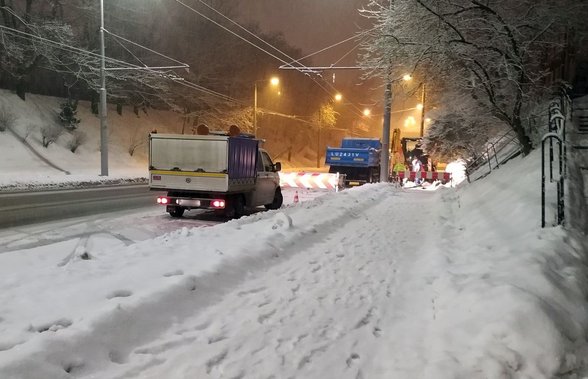 Awaria wodociągowa na Drodze Męczenników Majdanka. Są utrudnienia w ruchu (zdjęcia)