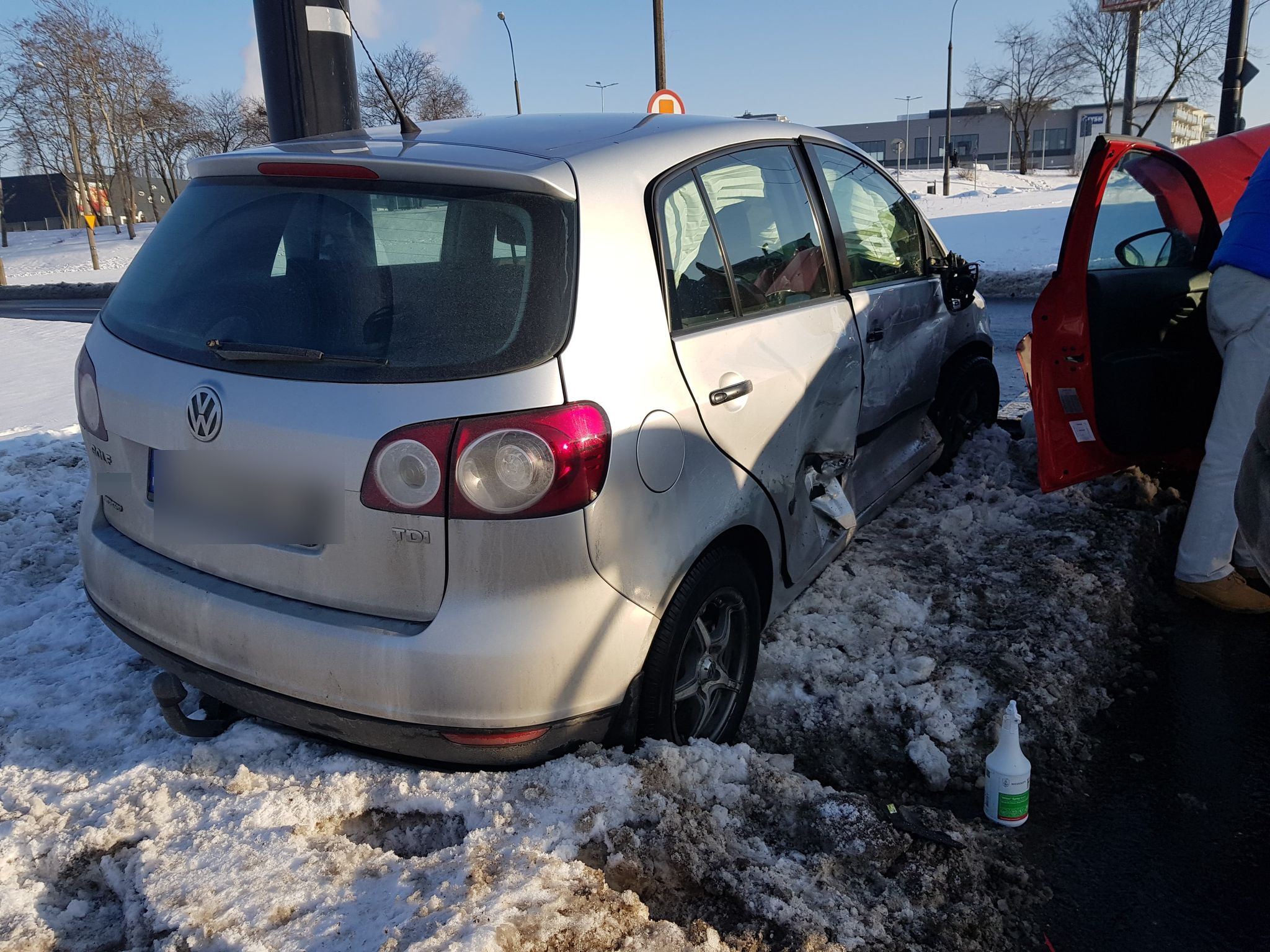 Kolejne zderzenie pojazdów na tym skrzyżowaniu. Nie pomaga nawet dodatkowe oznakowanie (zdjęcia)