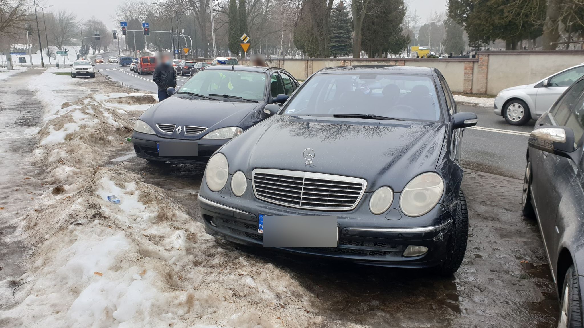 Cały czas upierała się, że nie jest winna spowodowania kolizji. Twierdziła, iż kierowca mercedesa jest pijany i „naćpany” (zdjęcia)