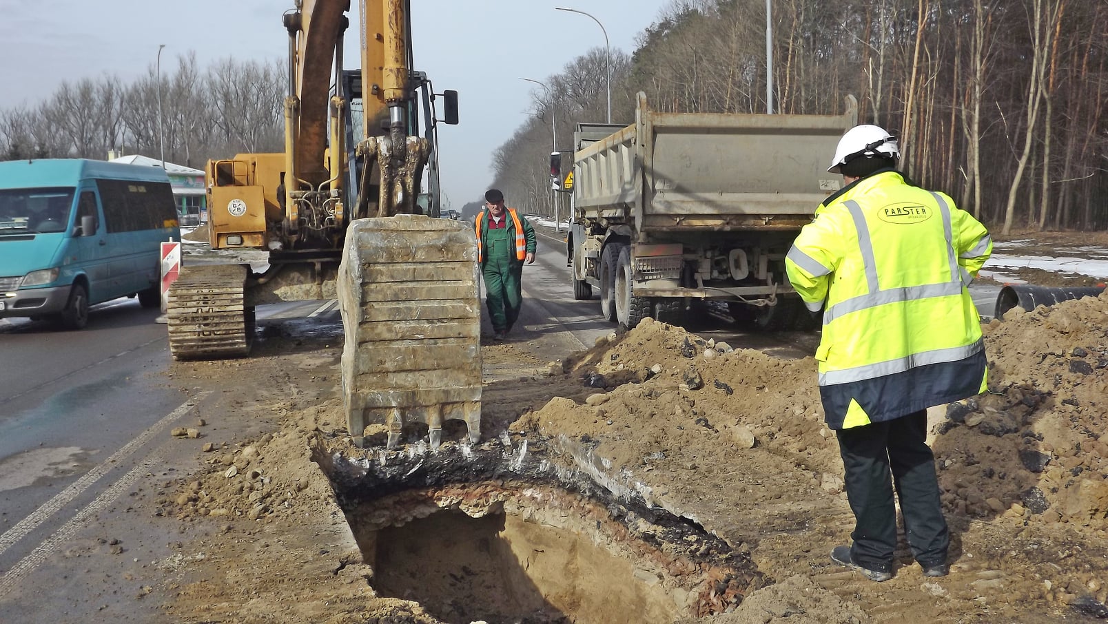 Drogowcy poczuli wiosnę. Wznowiono prace przy budowie drogi wojewódzkiej nr 833 w Kraśniku (zdjęcia)