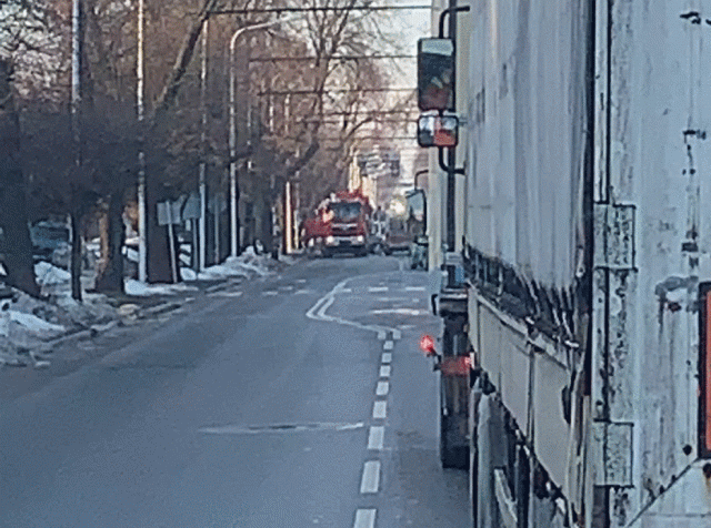 Zderzenie trolejbusu z audi na ul. Zemborzyckiej. Duże utrudnienia w ruchu (wideo, zdjęcia)