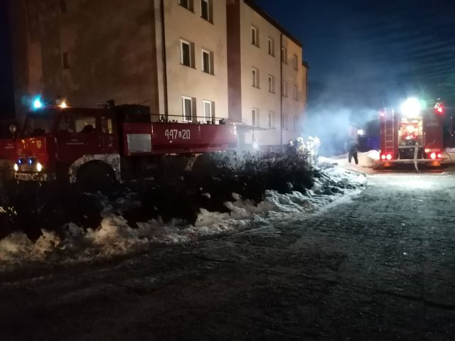 Trafił do aresztu za podpalanie piwnicy w bloku. Trzeba było ewakuować mieszkańców (zdjęcia)