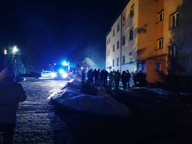 Pożar piwnicy w bloku mieszkalnym, interweniowali strażacy (zdjęcia)