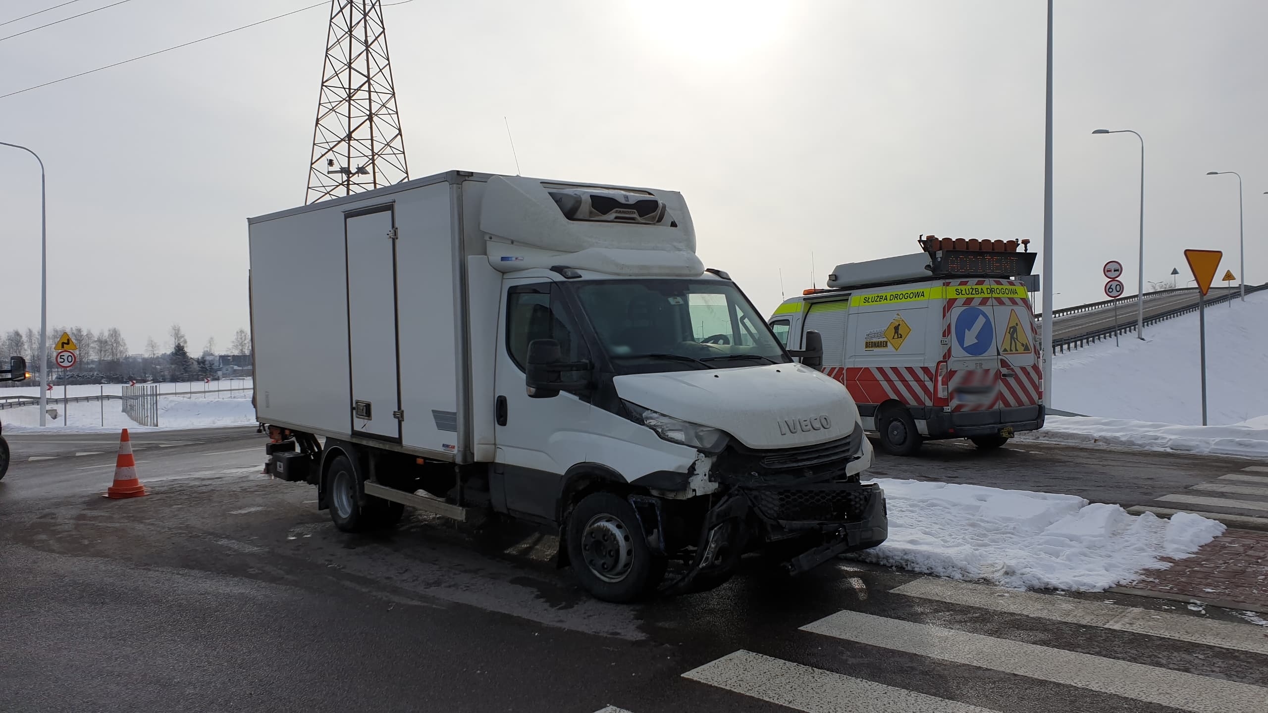 Zderzenie dwóch pojazdów w Świdniku, są utrudnienia w ruchu (zdjęcia)