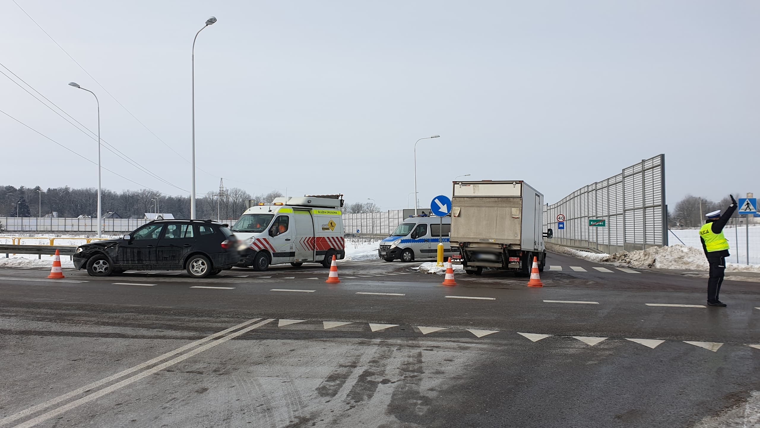 Zderzenie dwóch pojazdów w Świdniku, są utrudnienia w ruchu (zdjęcia)