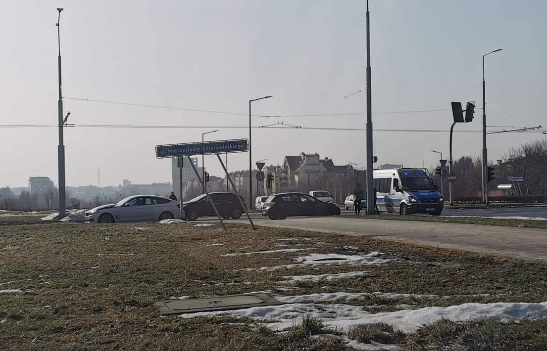 Kolejna poranna kolizja w Lublinie. Zderzenie BMW z oplem na skrzyżowaniu (zdjęcia)