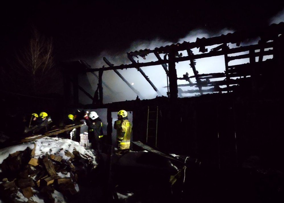 20 tys. złotych strat po pożarze budynku gospodarczego (zdjęcia)