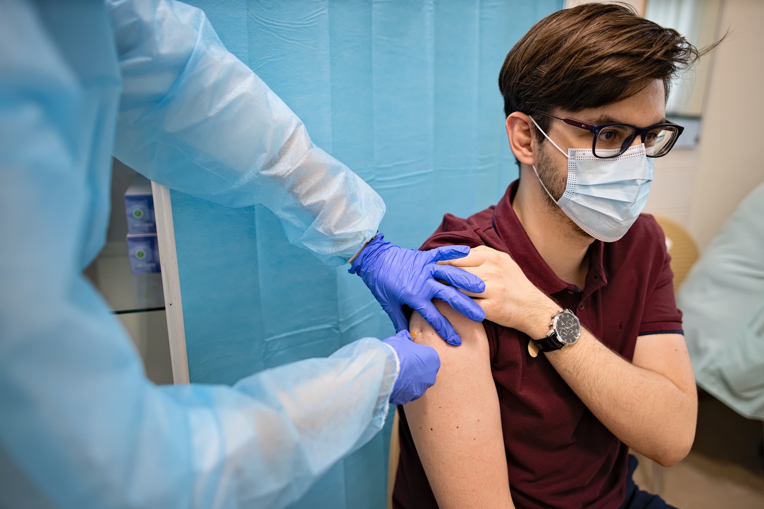 Rozpoczęły się pierwsze szczepienia przeciwko COVID-19 uprawnionych pracowników UMCS (zdjęcia)