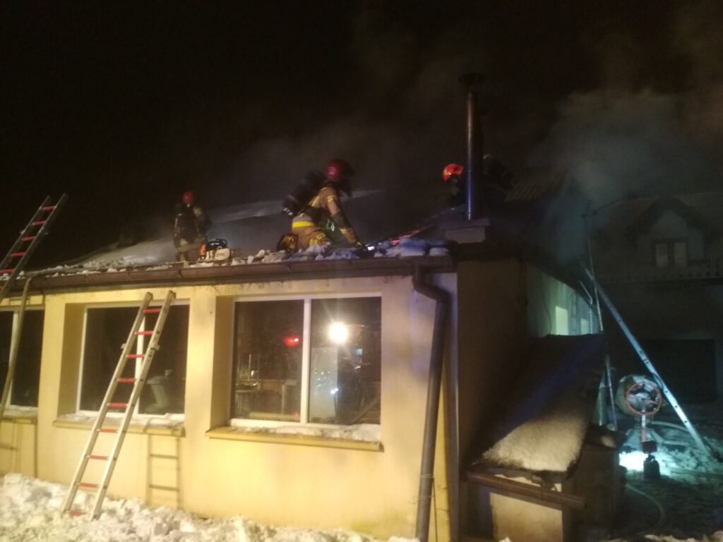 100 tys. złotych strat po pożarze domu w Lublinie (zdjęcia)