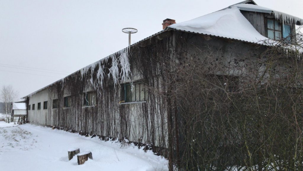 Pożar budynku inwentarskiego gasiło sześć zastępów straży pożarnej (zdjęcia)