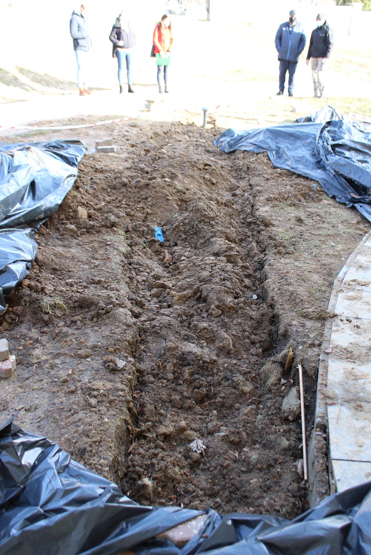 Ludzkie szczątki znalezione koło kościoła zostaną ponownie pochowane (zdjęcia, wideo)