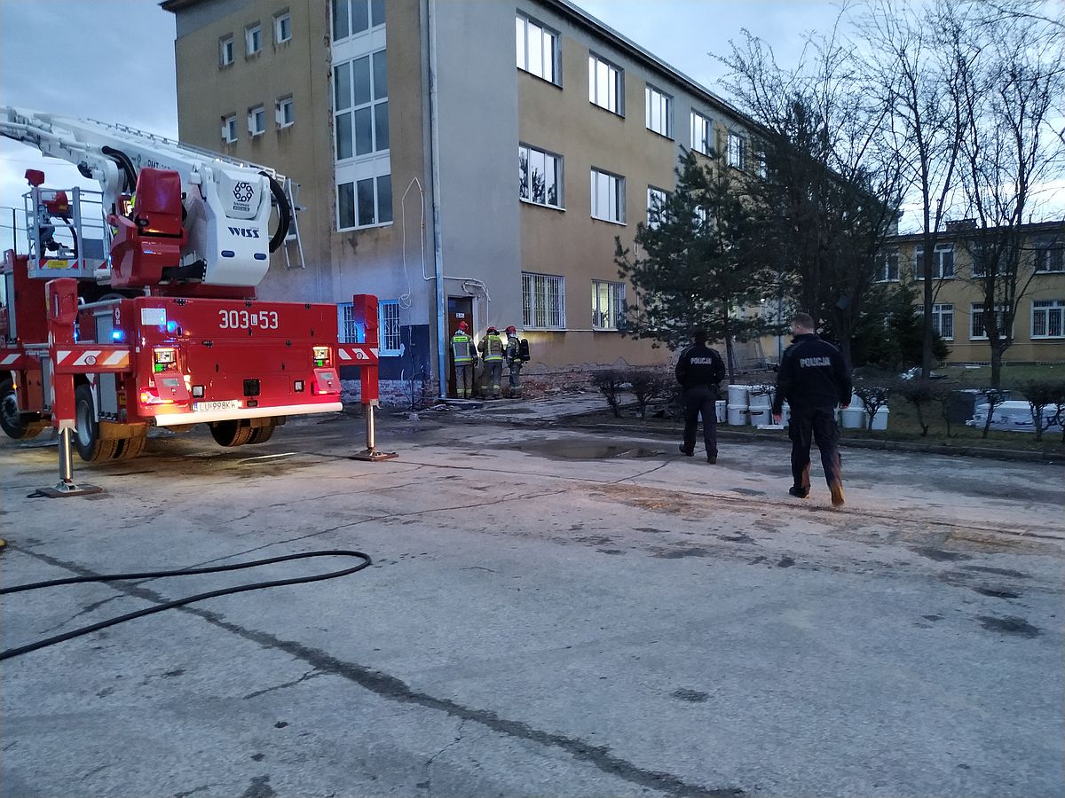 Pożar w bursie szkolnej w Lublinie. Akcja gaśnicza dobiega właśnie końca (zdjęcia)