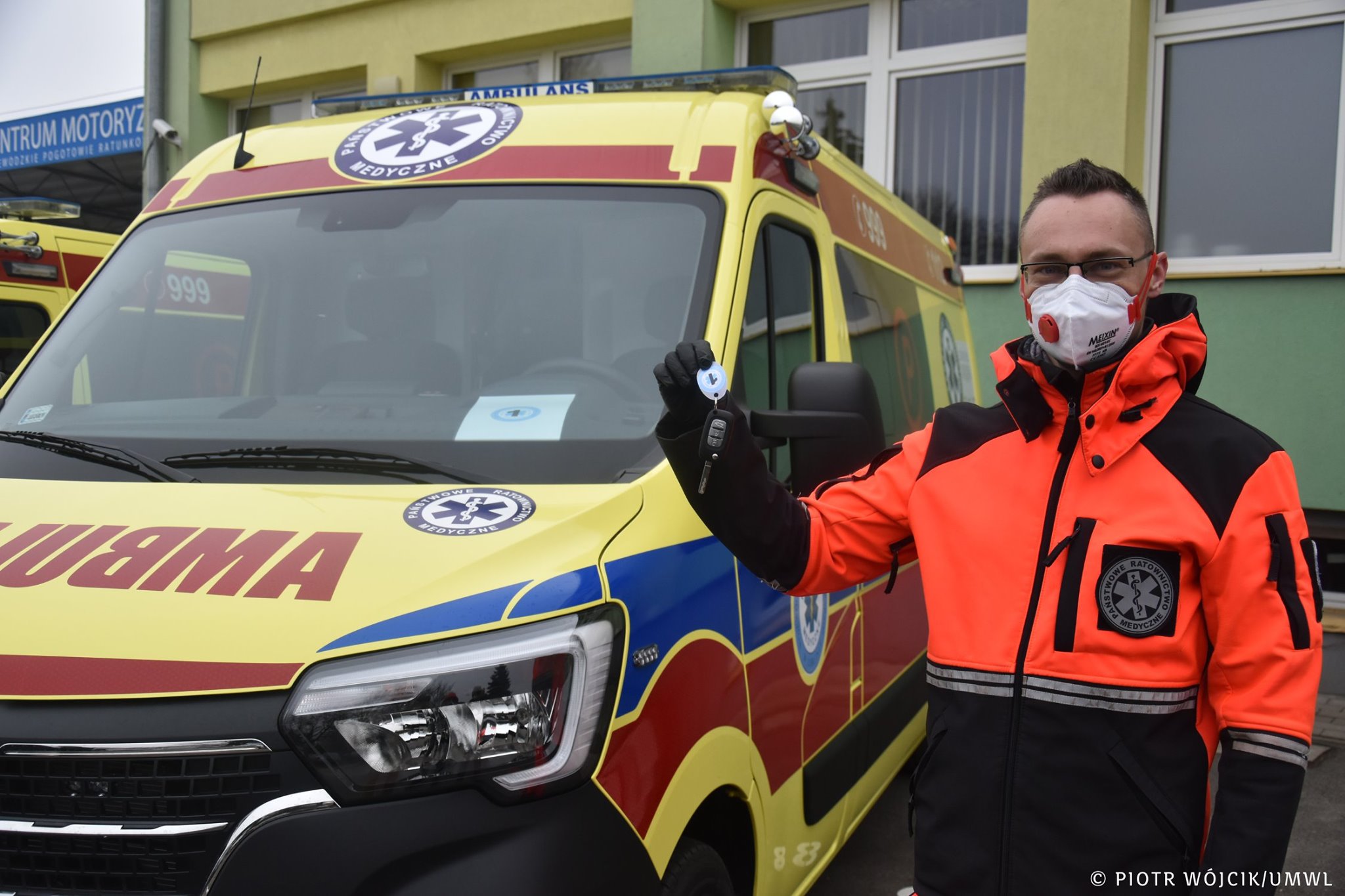 Lubelskie pogotowie ratunkowe otrzymało nowe ambulanse. Będą woziły pacjentów chorych na Covid-19 (zdjęcia)