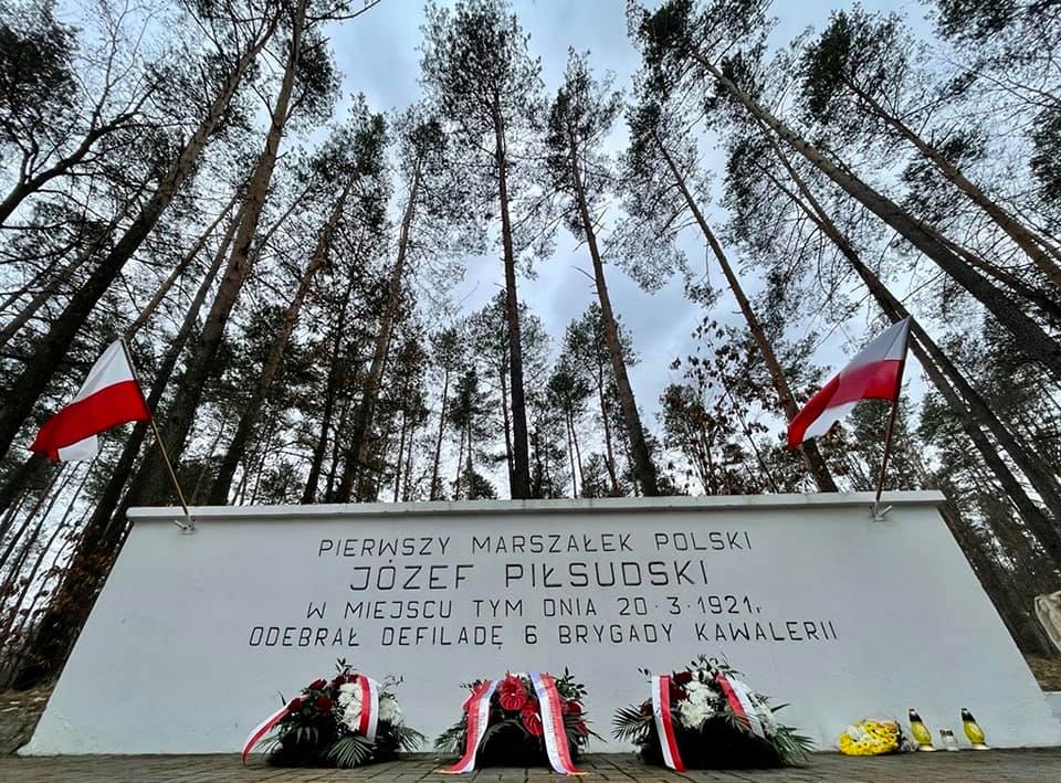 W naszym regionie powstanie Łuk Triumfalny. Akt erekcyjny podpisał wicepremier Jacek Sasin (zdjęcia)