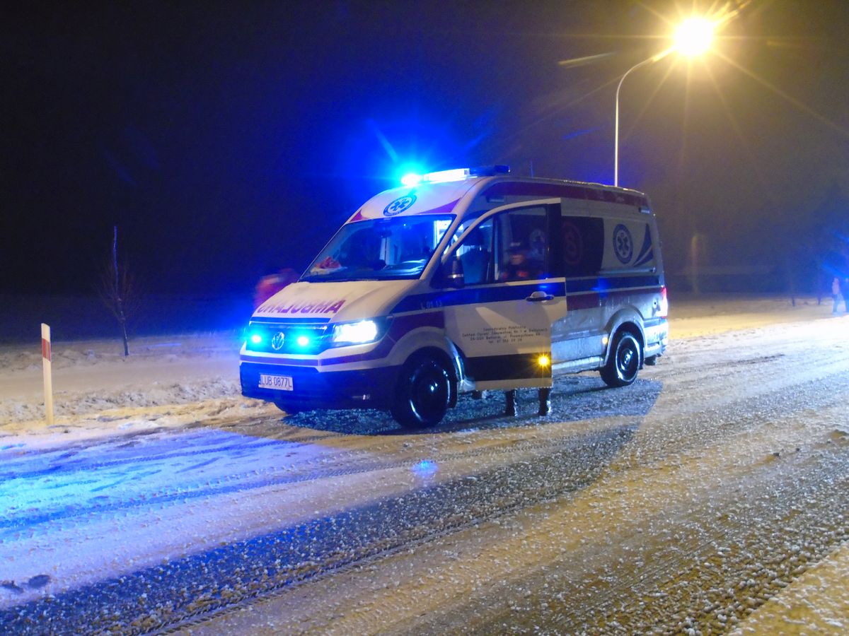 Dwa audi w rowie niedaleko siebie. Oboje kierujący stracili panowanie nad pojazdem (zdjęcia)