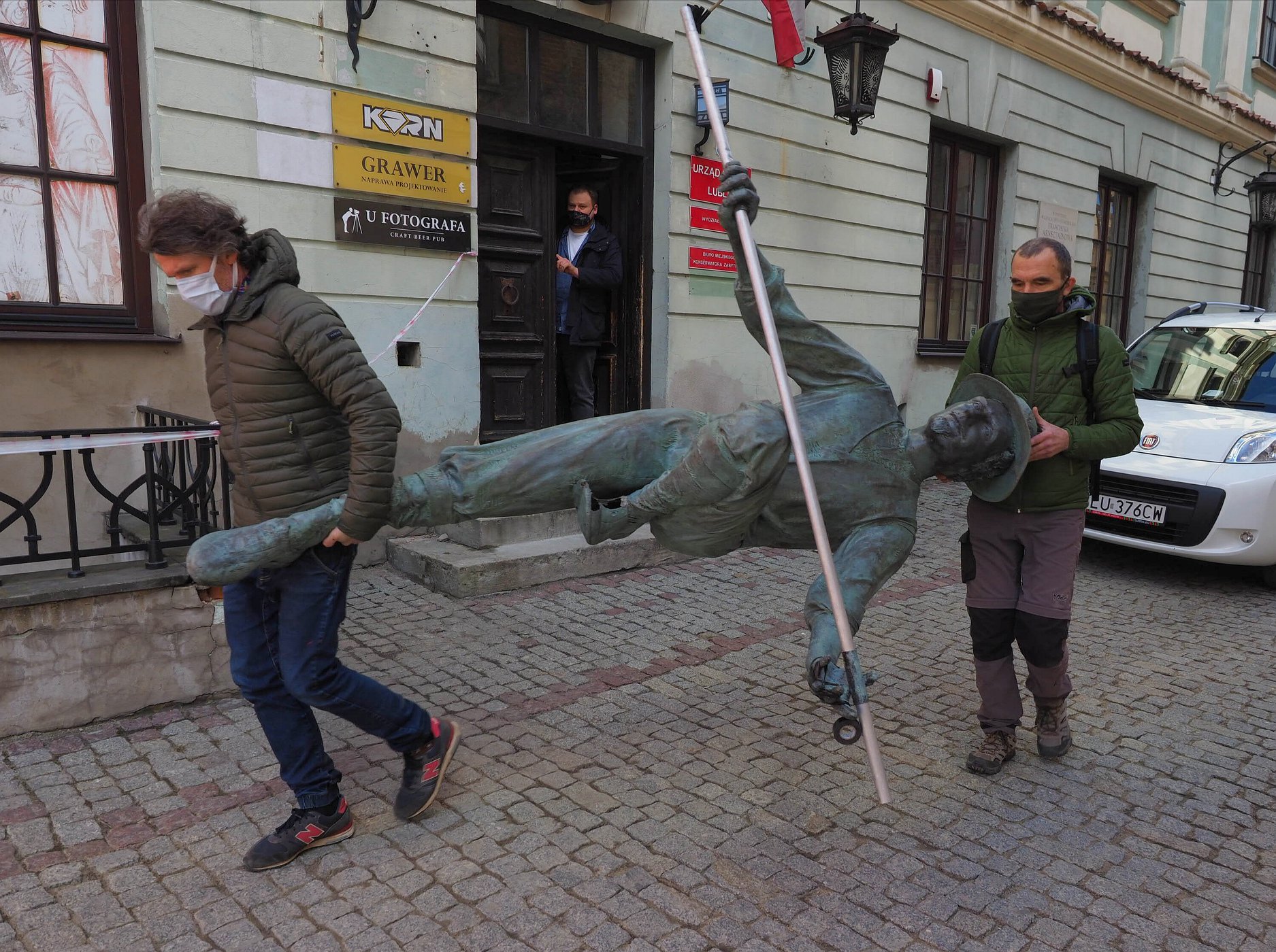 „Sztukmistrz z Lublina” wrócił na swoje miejsce. Dwa miesiące temu stracił równowagę (zdjęcia)