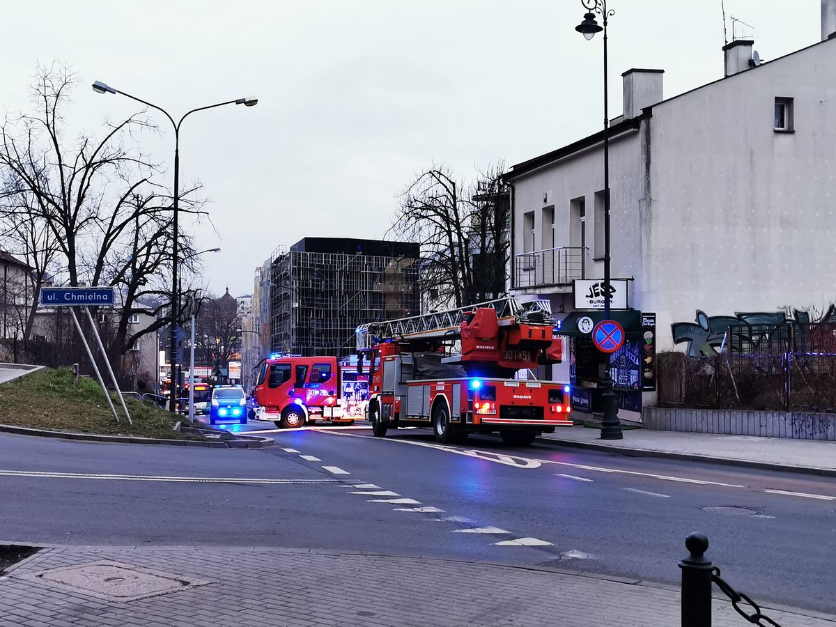 Pożar w centrum Lublina, zablokowana jedna z ulic. Palił się garaż (zdjęcia)