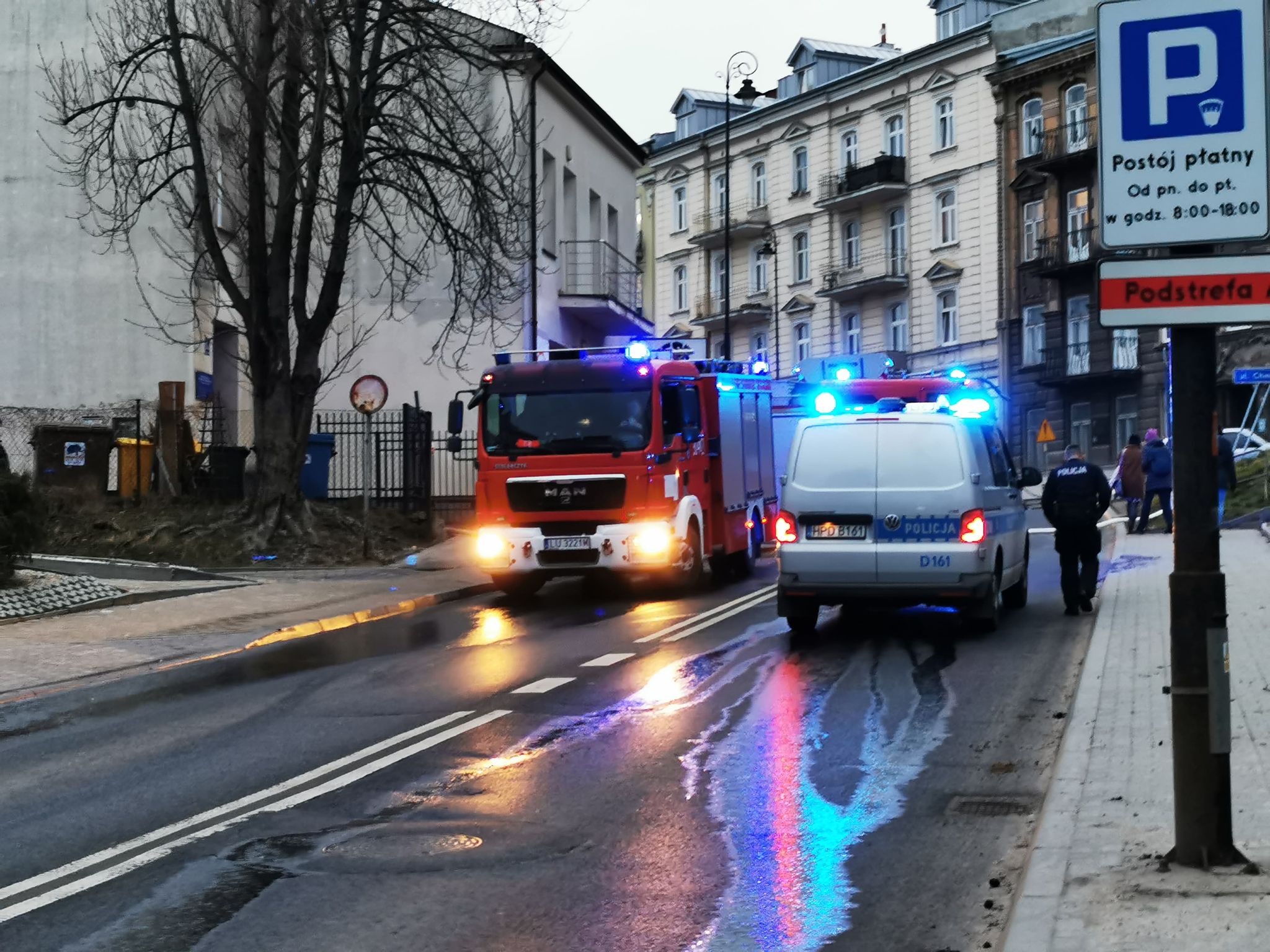 Pożar w centrum Lublina, zablokowana jedna z ulic. Palił się garaż (zdjęcia)