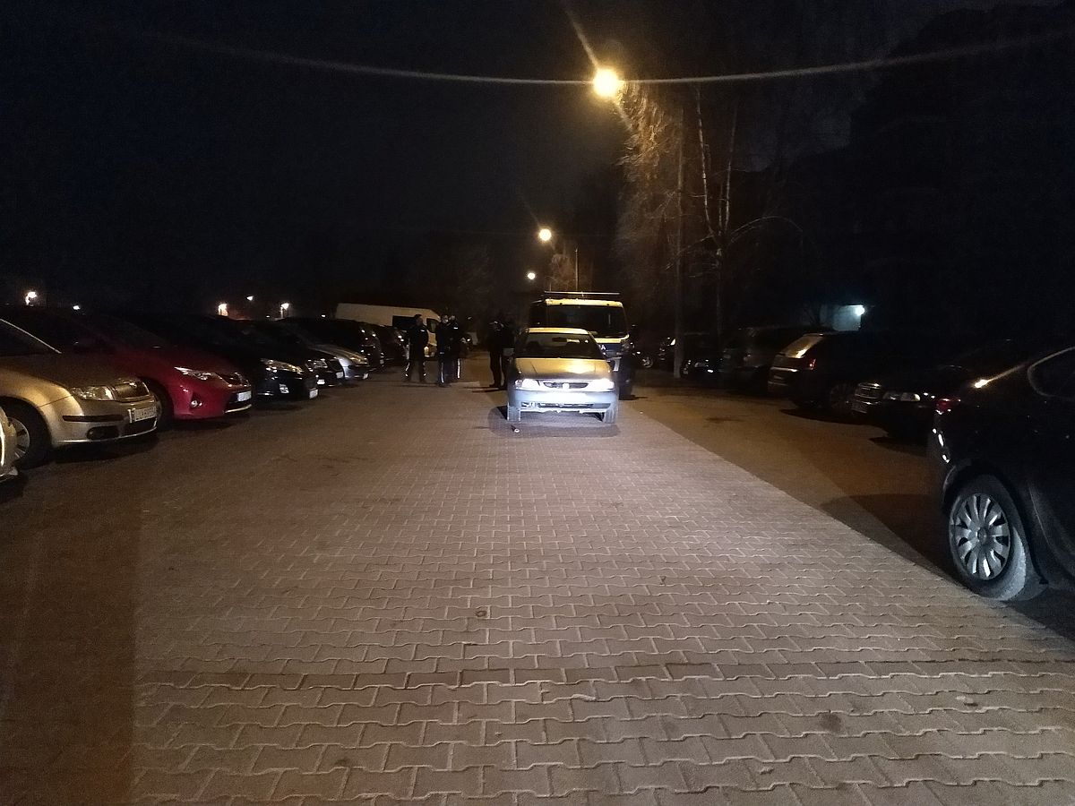 Nocny pościg policji ze Świdnika do Lublina. W seacie znaleziono sprzęt do wycinania katalizatorów (zdjęcia)